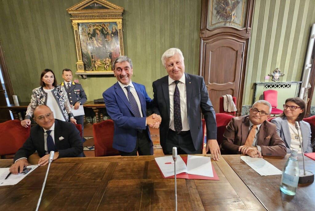 Il momento della firma