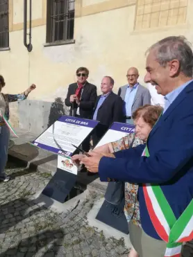 Due pannelli tattili ritraggono il Comune di Bra e Palazzo Mathis